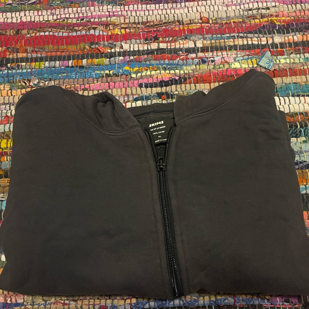 SKIMS - cropped zip up hoodie